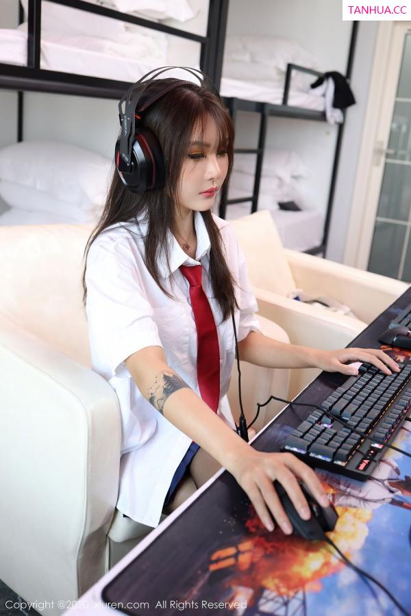 SOLO-尹菲  [XiuRen]高清写真图 2020.08.19 No.2461 Emily顾奈奈第23张图片